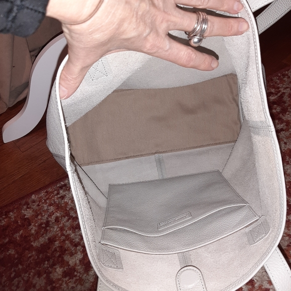 Time for Me leather tote - Picture 6 of 11